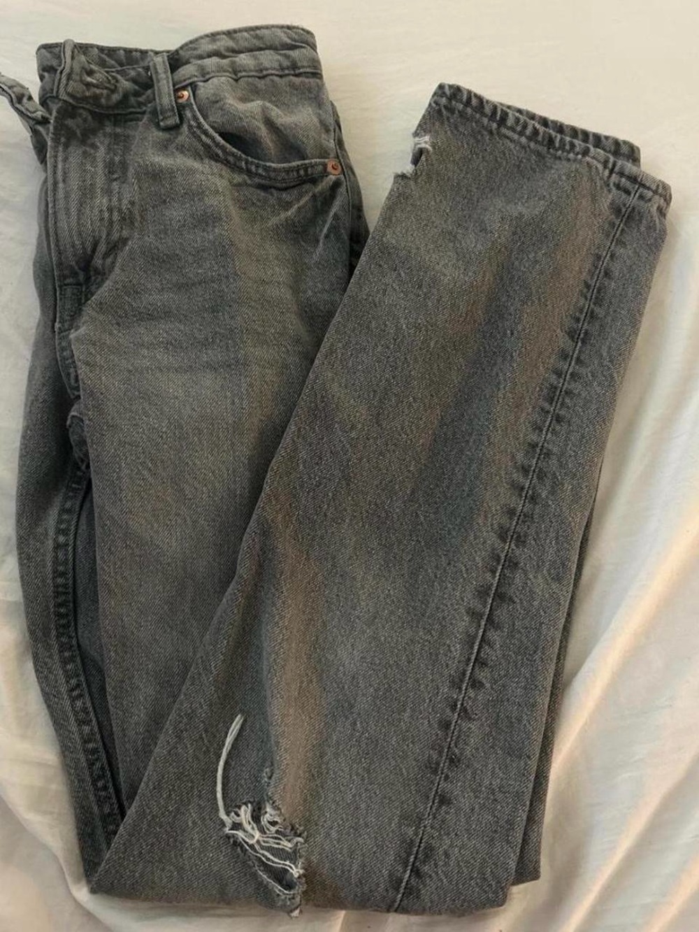 Women’s Grey Distressed Straight-Leg Jeans